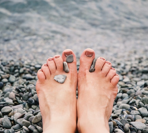 Pros and Cons Of Selling Feet Pics